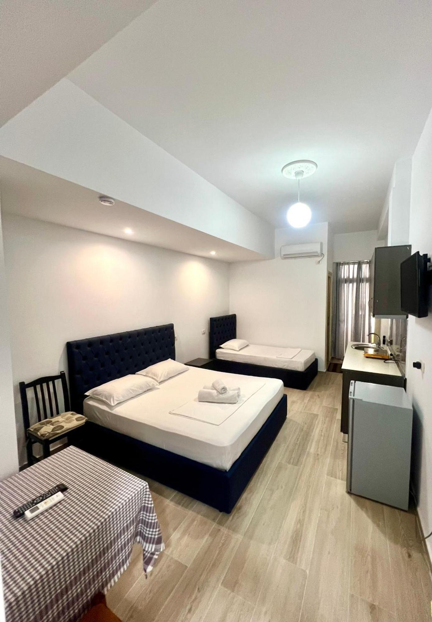 Hotel Villa Flowers Vlorë 外观 照片